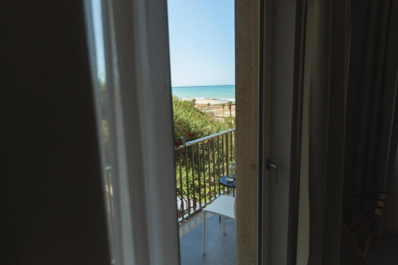 B&B A Due Passi Dal Mare Gela Exterior photo